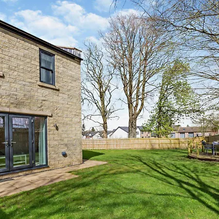 Holiday home Charter Gardens
